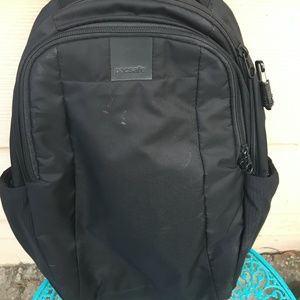 Pacsafe Metro LS Series anti-theft backpack, 15L